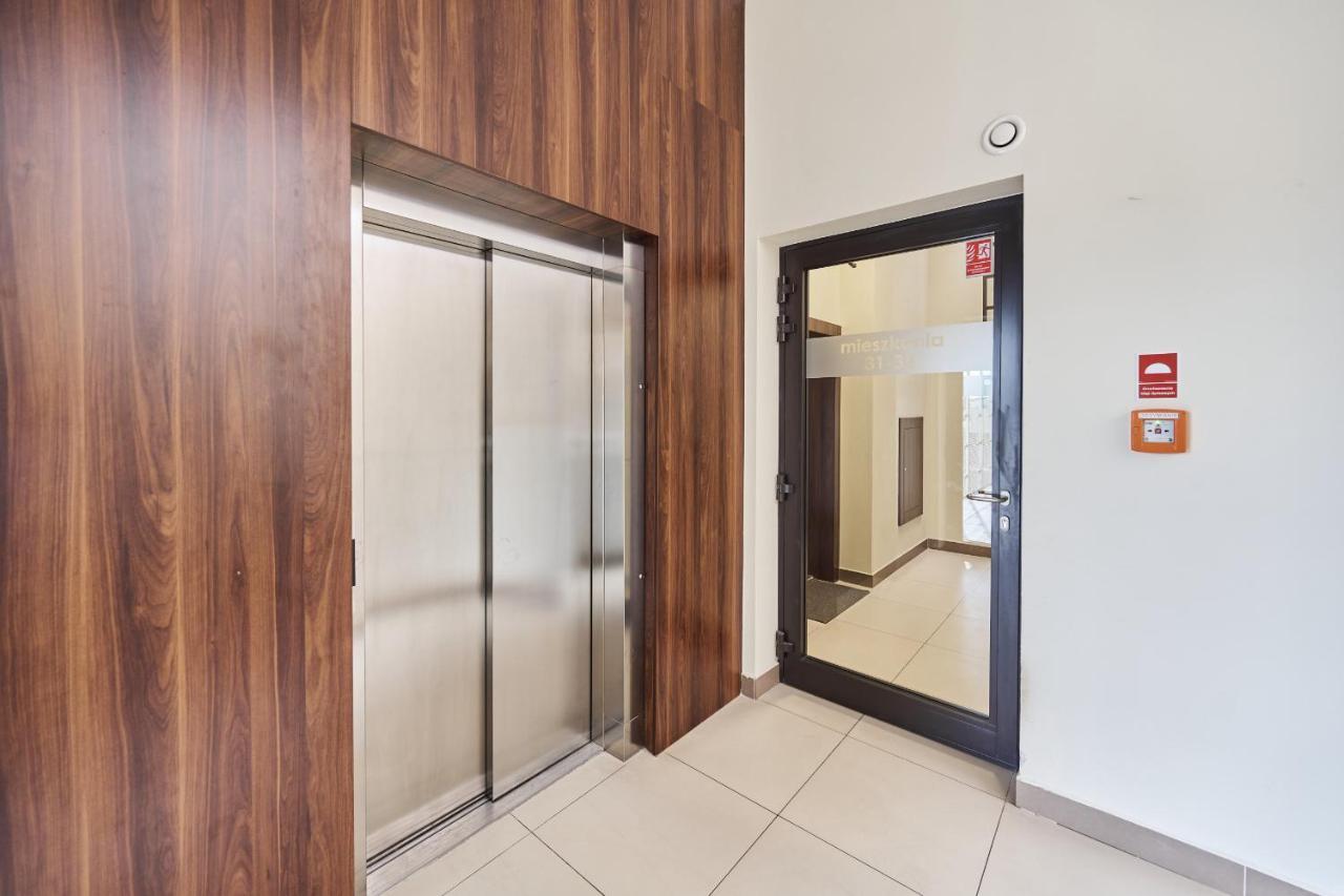 Architektow Avenue Free Parking By Renters *